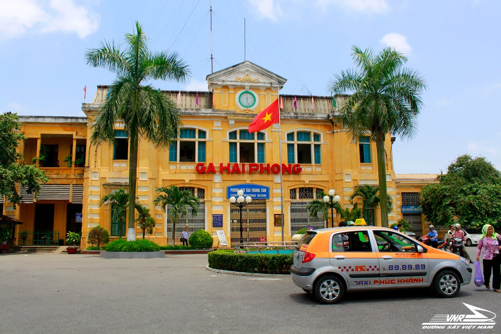 Tàu khách Hà Nội - Hải Phòng giảm 50% giá vé trong tháng 3
